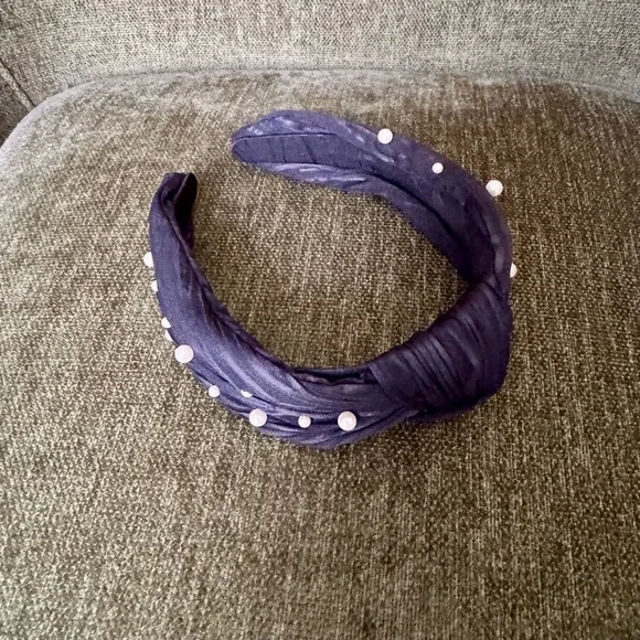 Anthropologie Everly Pleated Pearl Knot Headband Black - Picture 3 of 7